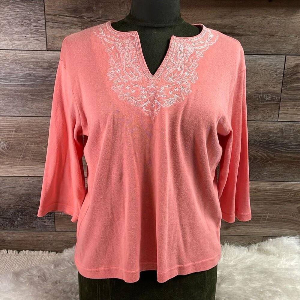 ALLYSON WHITMORE Women’s Petite Vneck Embroidered Neckline Coral Petite Large